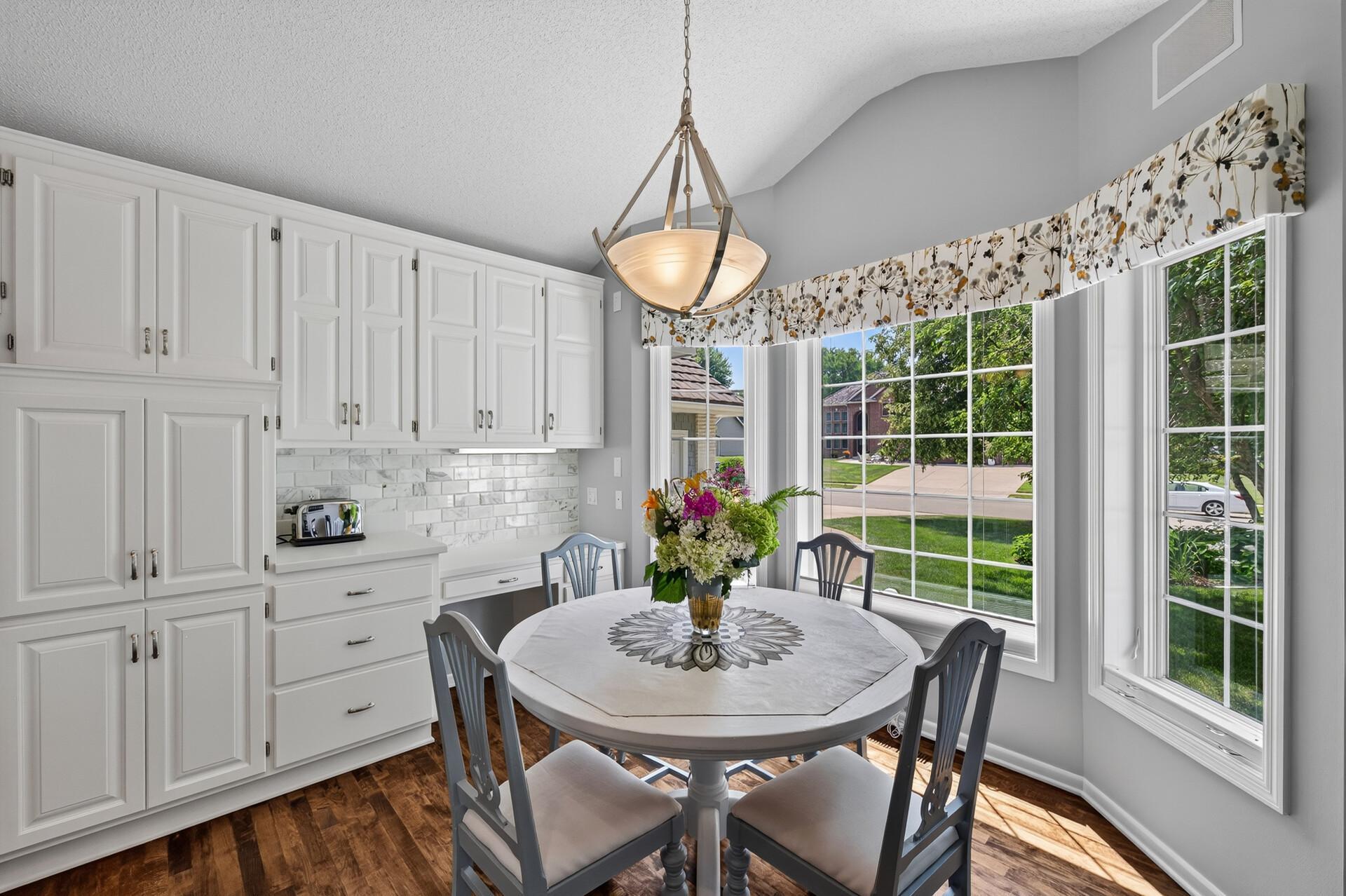 10421 Shelter Grove
