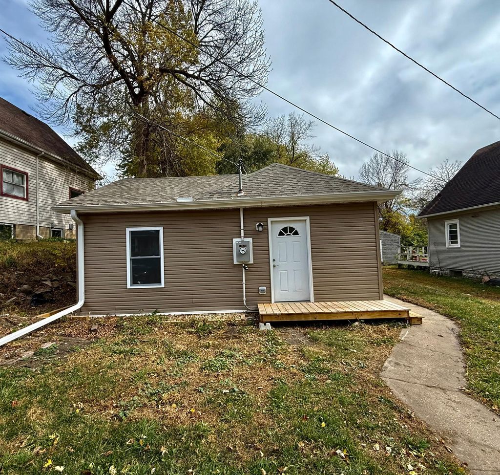 Photo of 614 Garfield Avenue, Albert Lea, MN 56007 (MLS # 6807950)