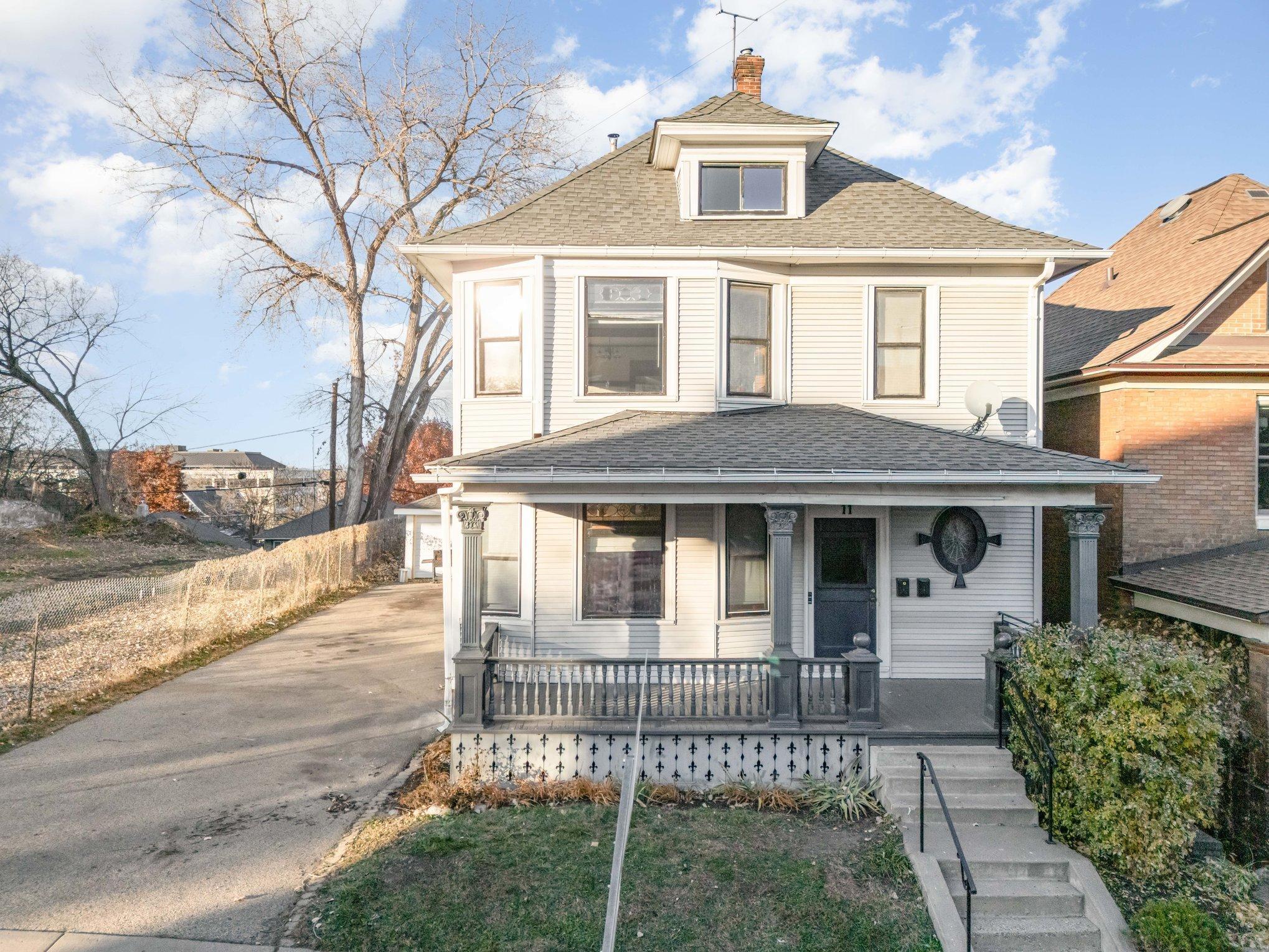 11 Como Avenue