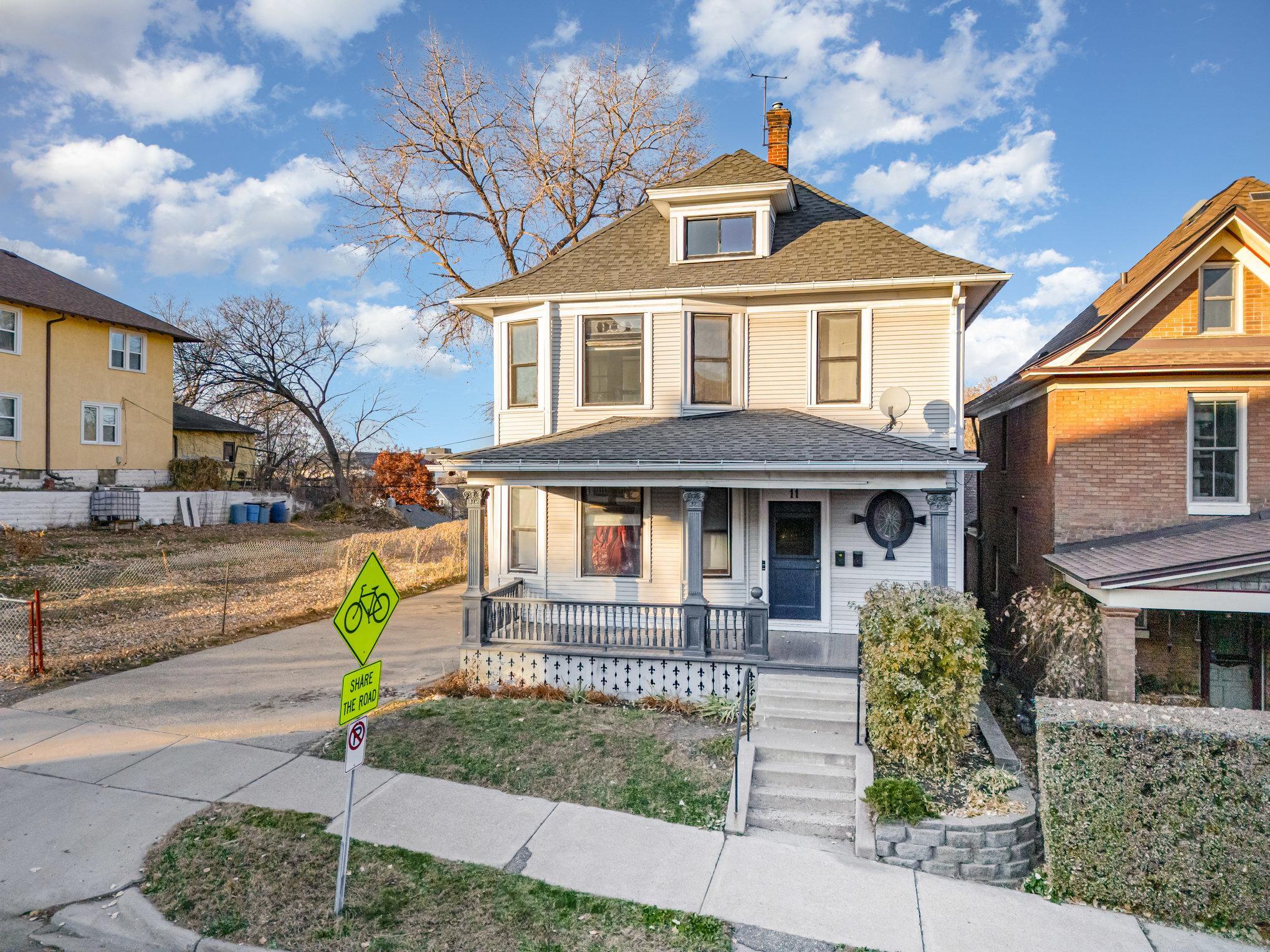 11 Como Avenue