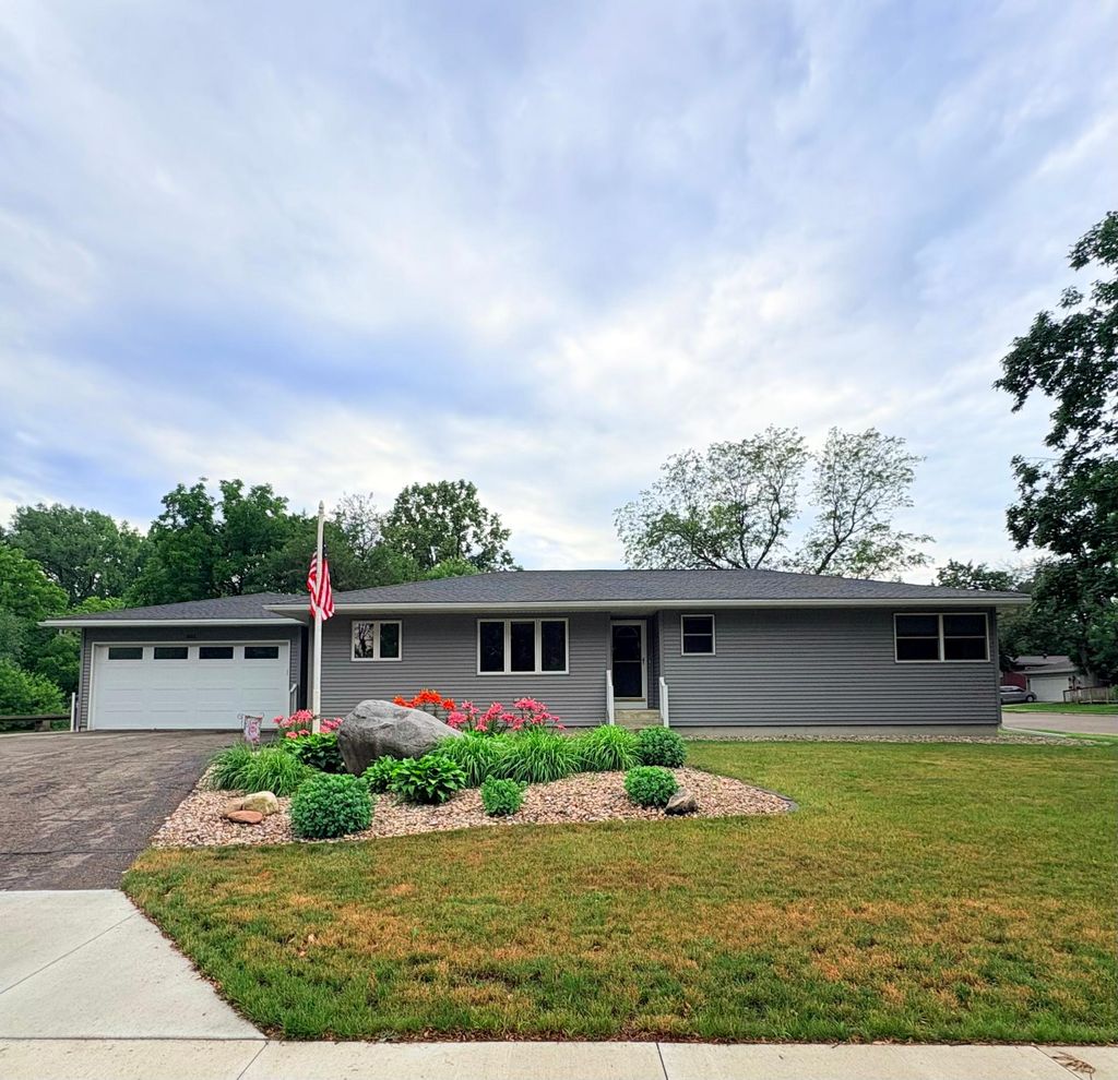 Photo of 501 W College Drive, Marshall, MN 56258 (MLS # 7102463)