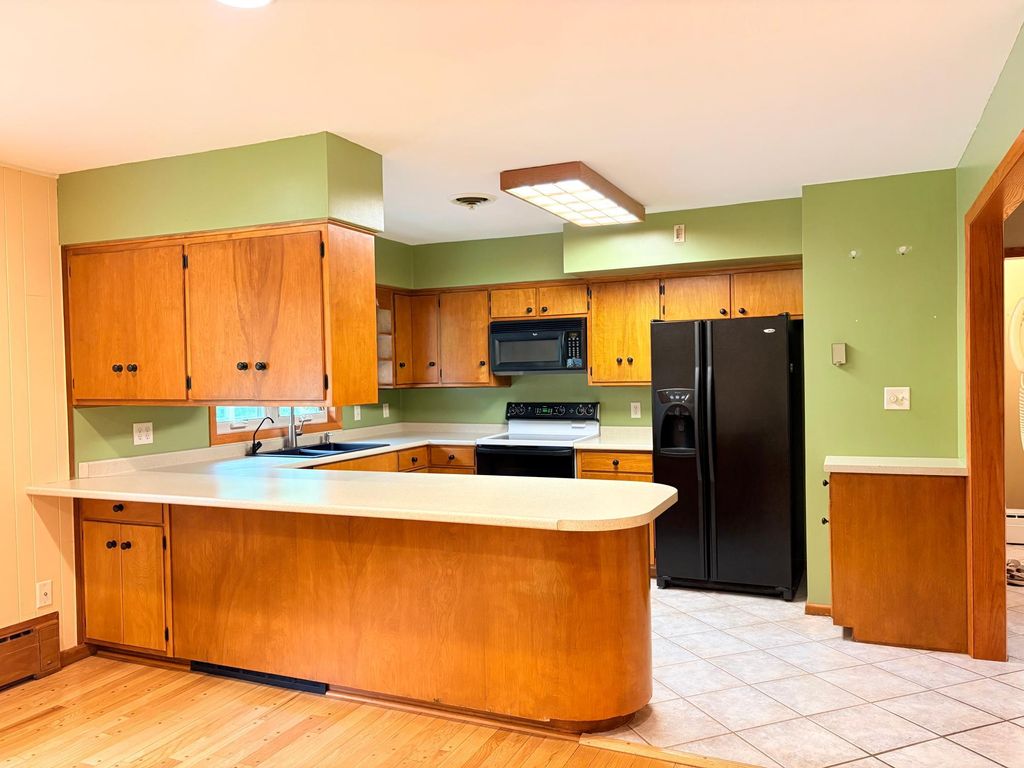 Photo of 501 W College Drive, Marshall, MN 56258 (MLS # 7102463)