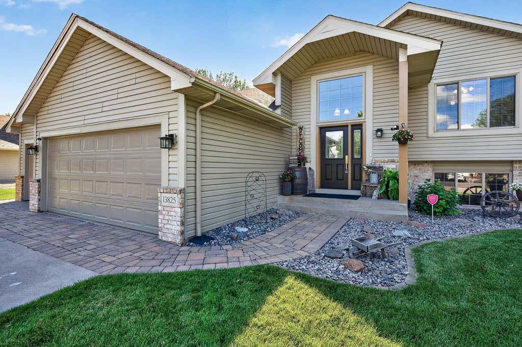 Photo of 13825 Mallard Trail, Rogers, MN 55374 (MLS # 7104996)