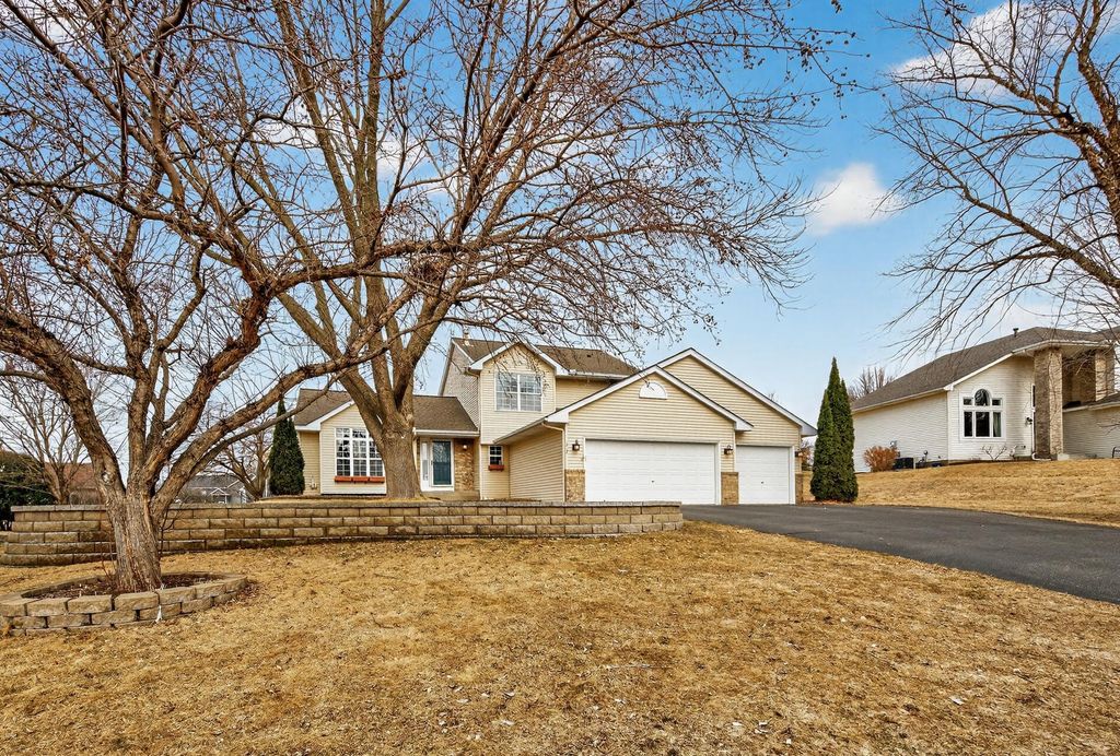 Photo of 392 Pendryn Hill Curve, Woodbury, MN 55125 (MLS # 7032000)