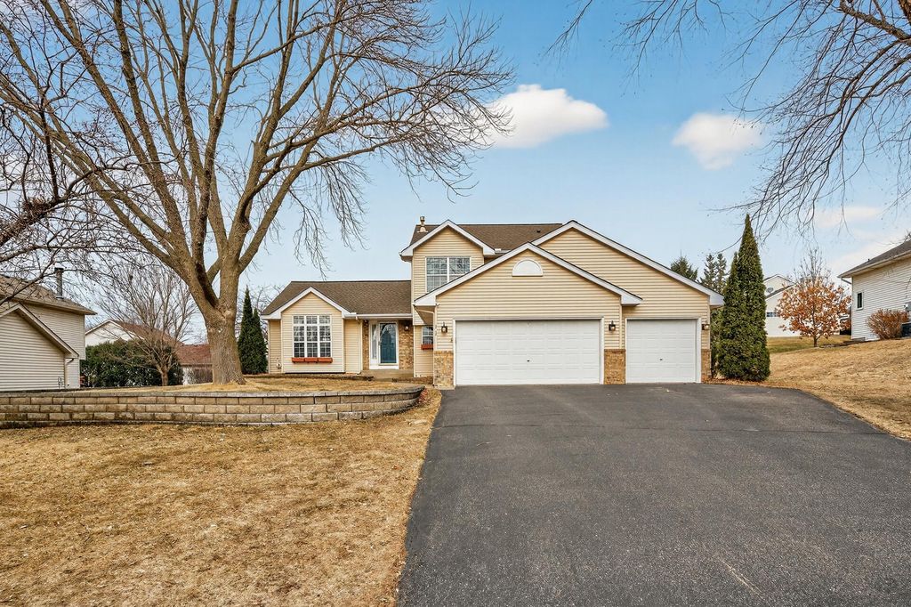 Photo of 392 Pendryn Hill Curve, Woodbury, MN 55125 (MLS # 7032000)