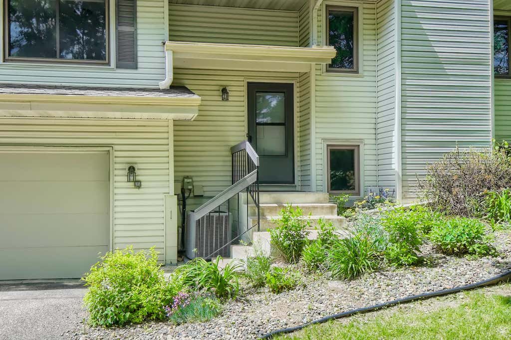 Photo of 4118 Hemlock Lane N, Plymouth, MN 55441 (MLS # 7131098)