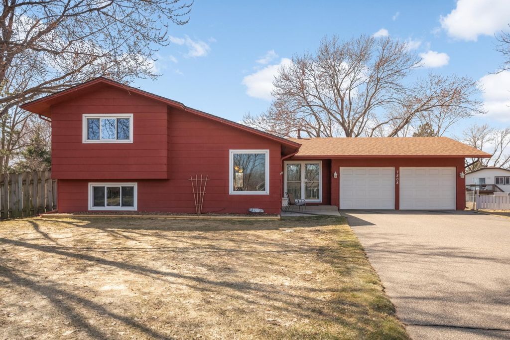 Photo of 7808 Idaho Lane N, Brooklyn Park, MN 55445 (MLS # 7042238)