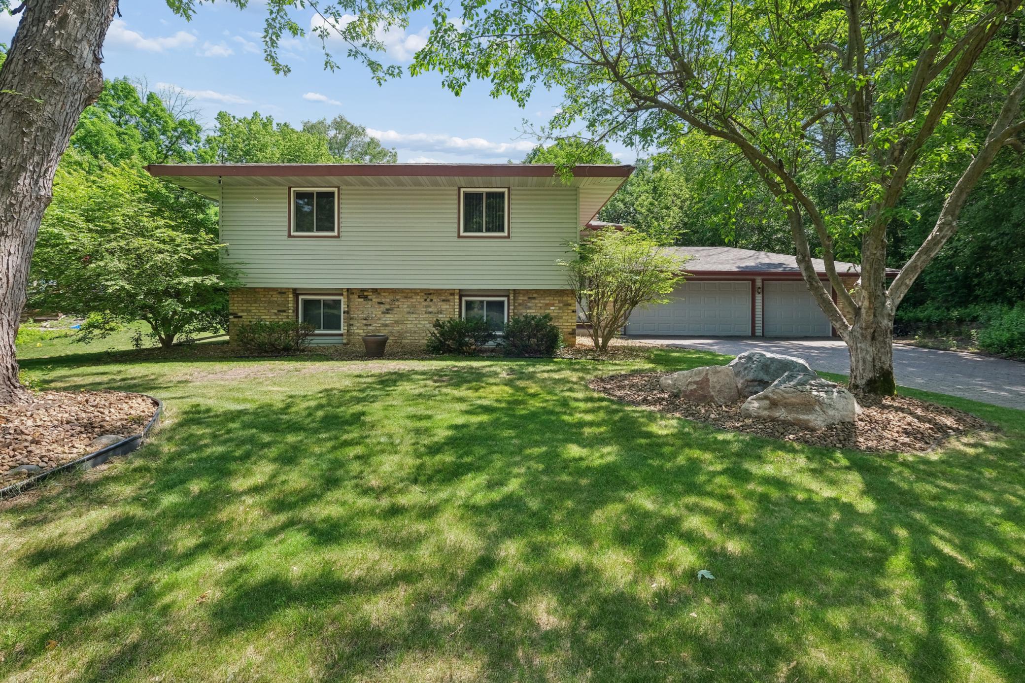 3203 Red Oak Circle S
