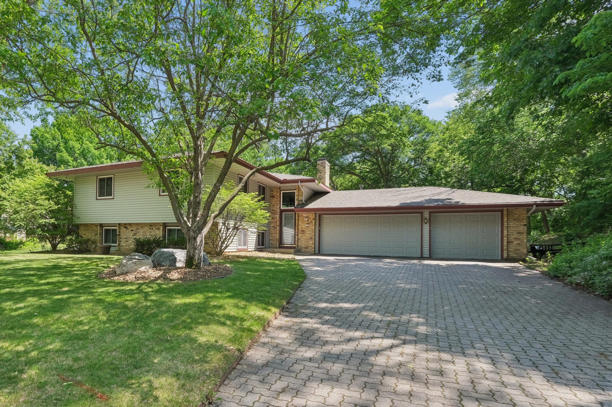 3203 Red Oak Circle S