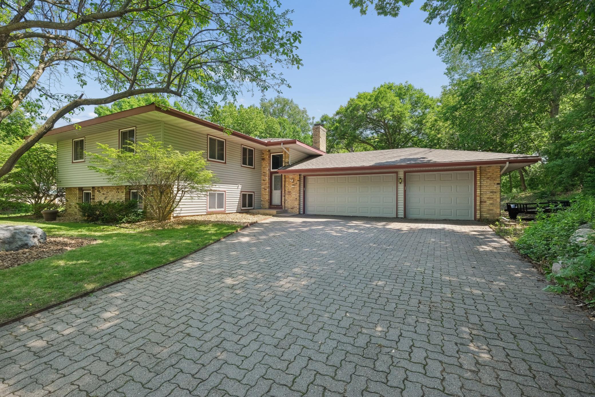 3203 Red Oak Circle S