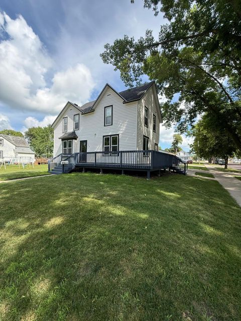 Photo of 400 Walnut Street SW, Sleepy Eye, MN 56085 (MLS # 7105047)