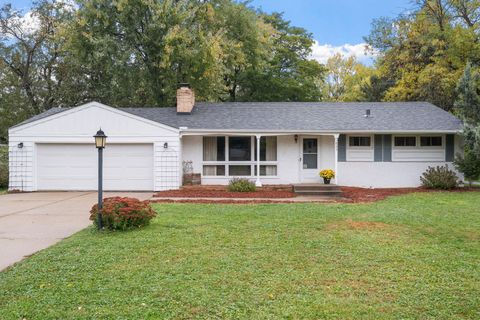 1843 Roselawn Avenue W Roseville MN 55113