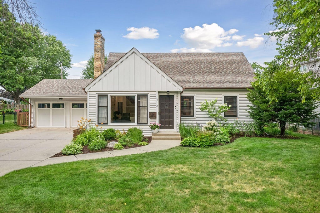 Photo of 5712 York Avenue S, Edina, MN 55410 (MLS # 7113914)