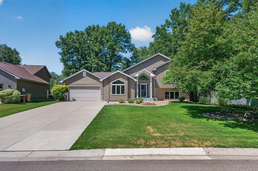 Photo of 4668 Hale Avenue N, Oakdale, MN 55128 (MLS # 7123186)