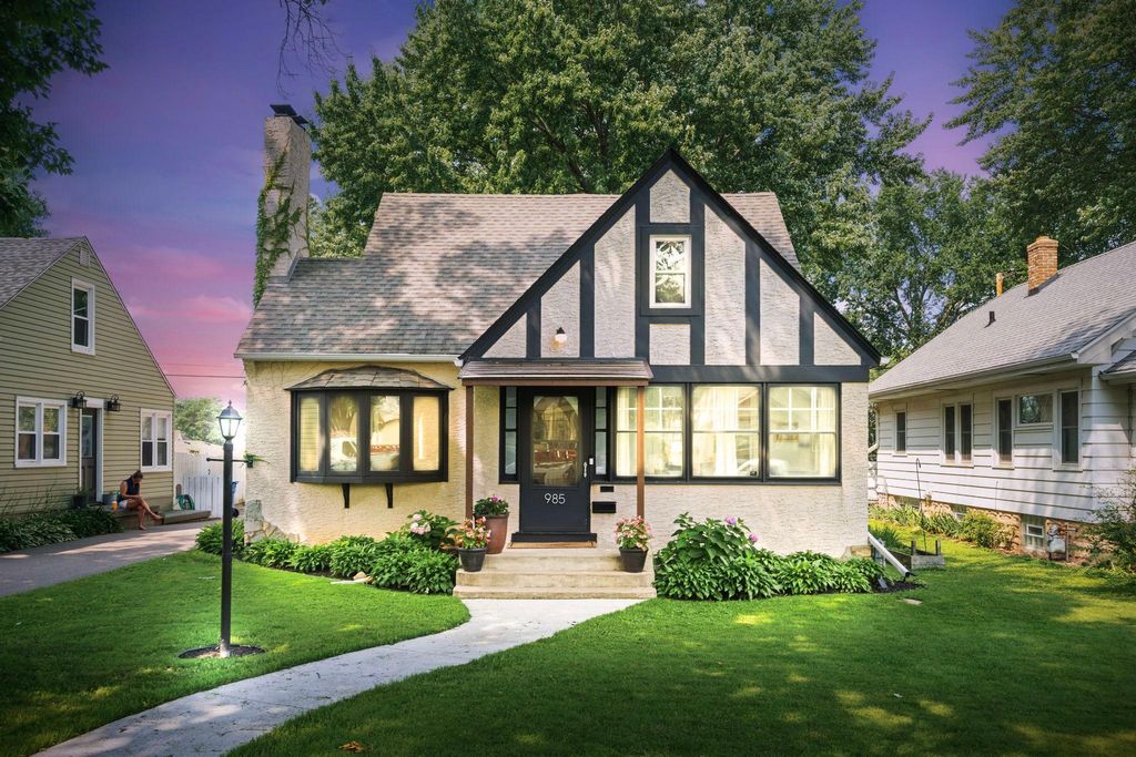 Photo of 985 Cherokee Avenue, West Saint Paul, MN 55118 (MLS # 7033163)