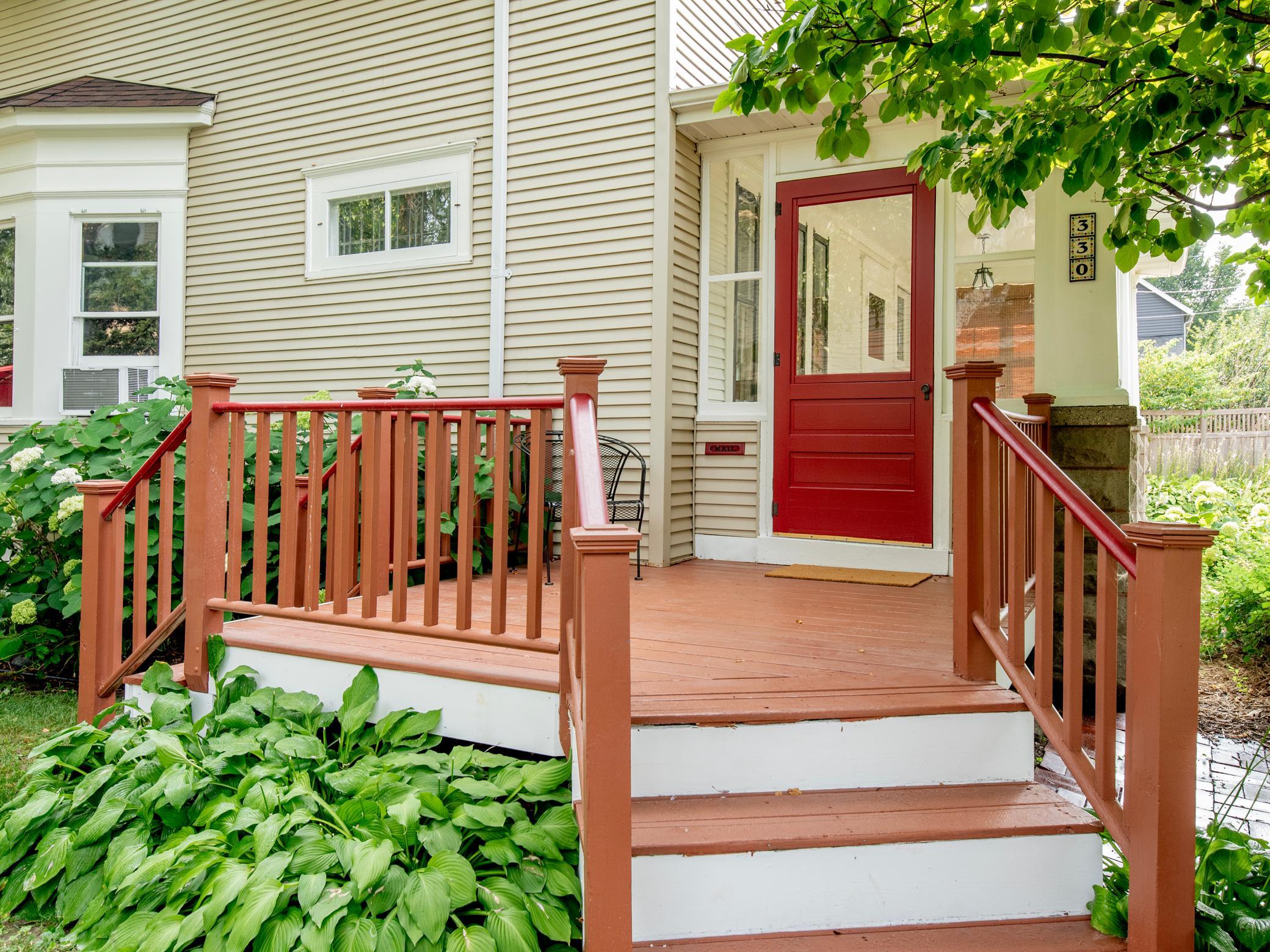 330 King Street W