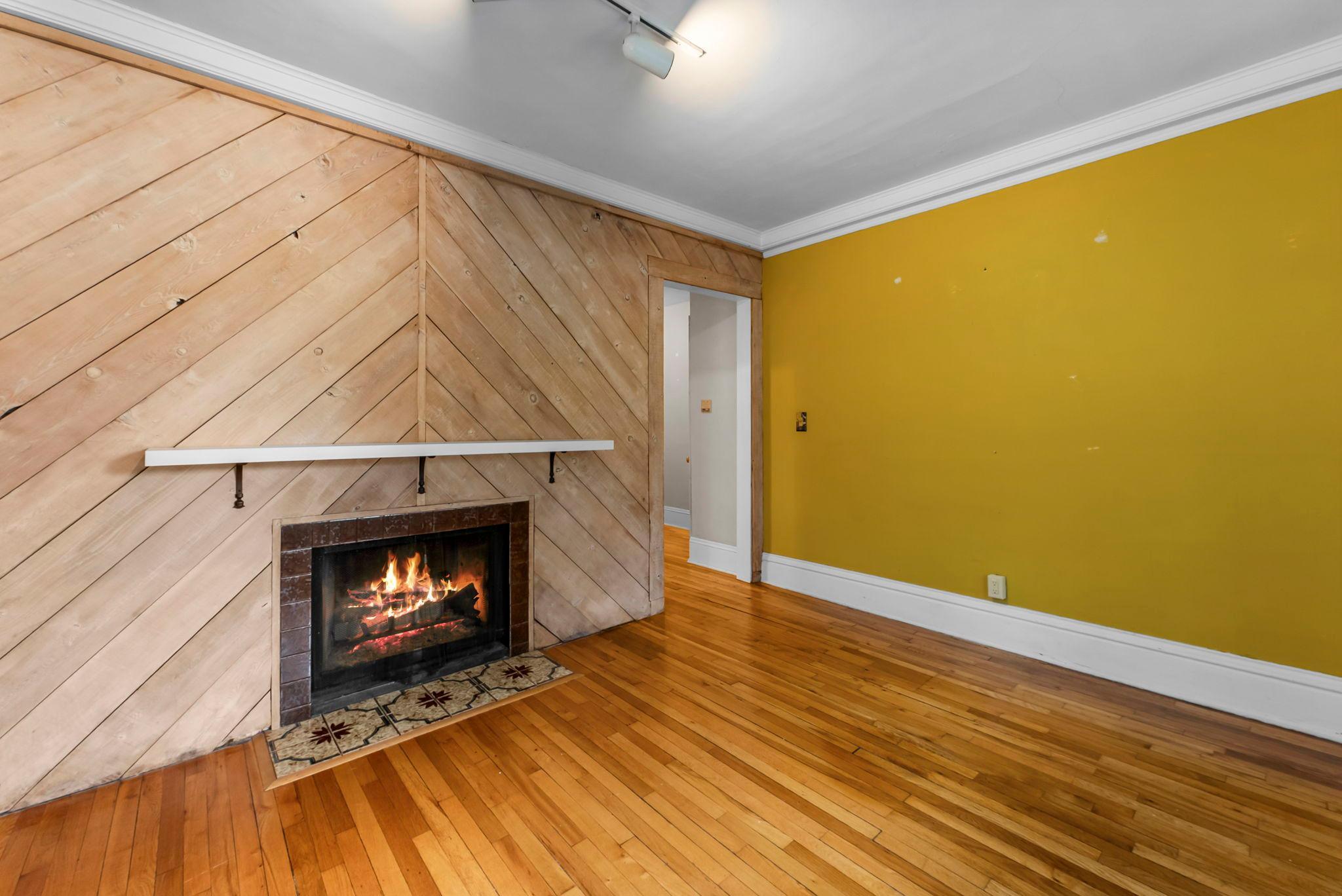 102 Western Avenue N 4