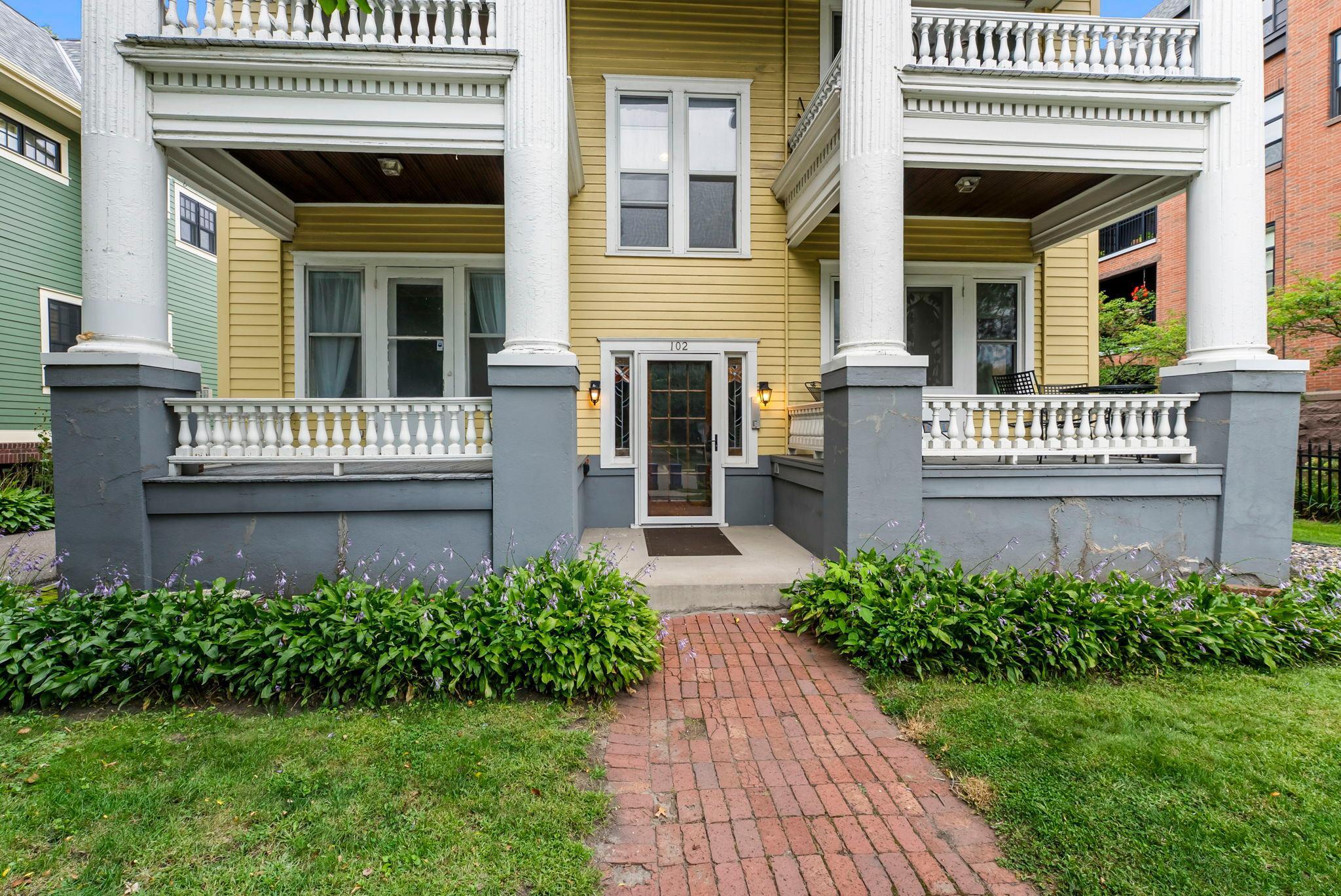 102 Western Avenue N 4