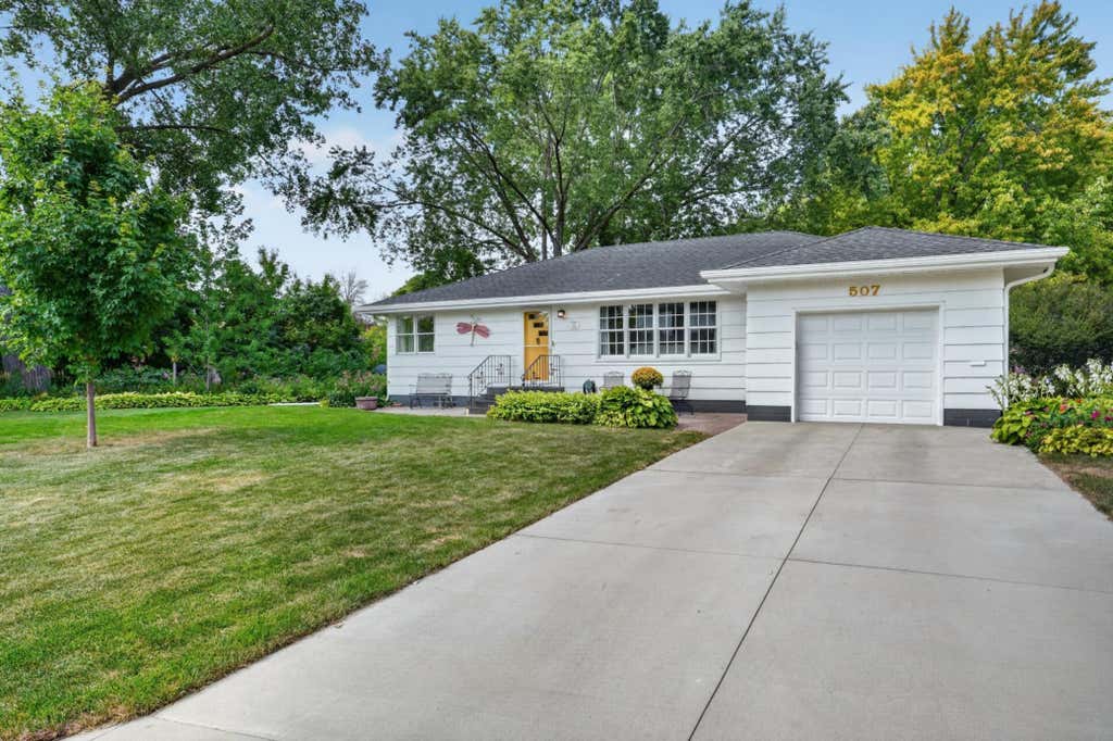 Photo of 507 N Maple Street, Chaska, MN 55318 (MLS # 7124490)