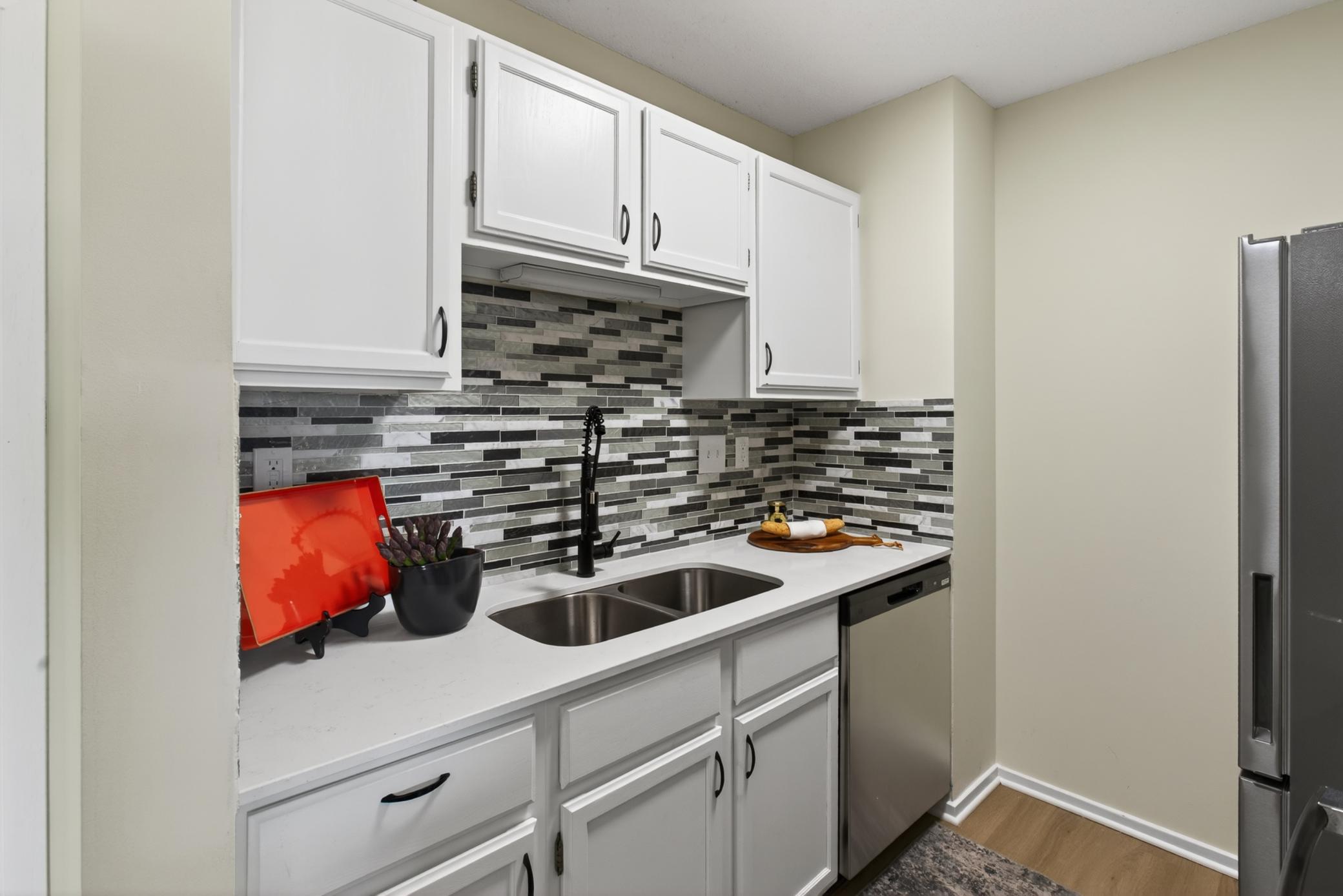 66 9th Street E 2102
