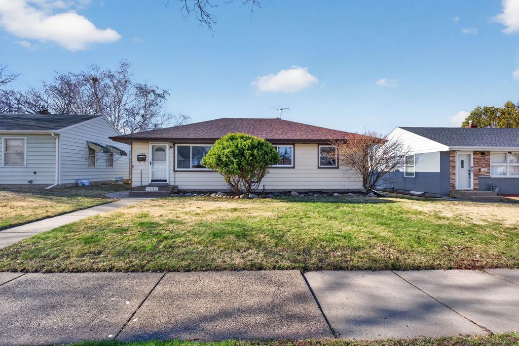 Photo of 1592 Hoyt Avenue E, Saint Paul, MN 55106 (MLS # 7051584)