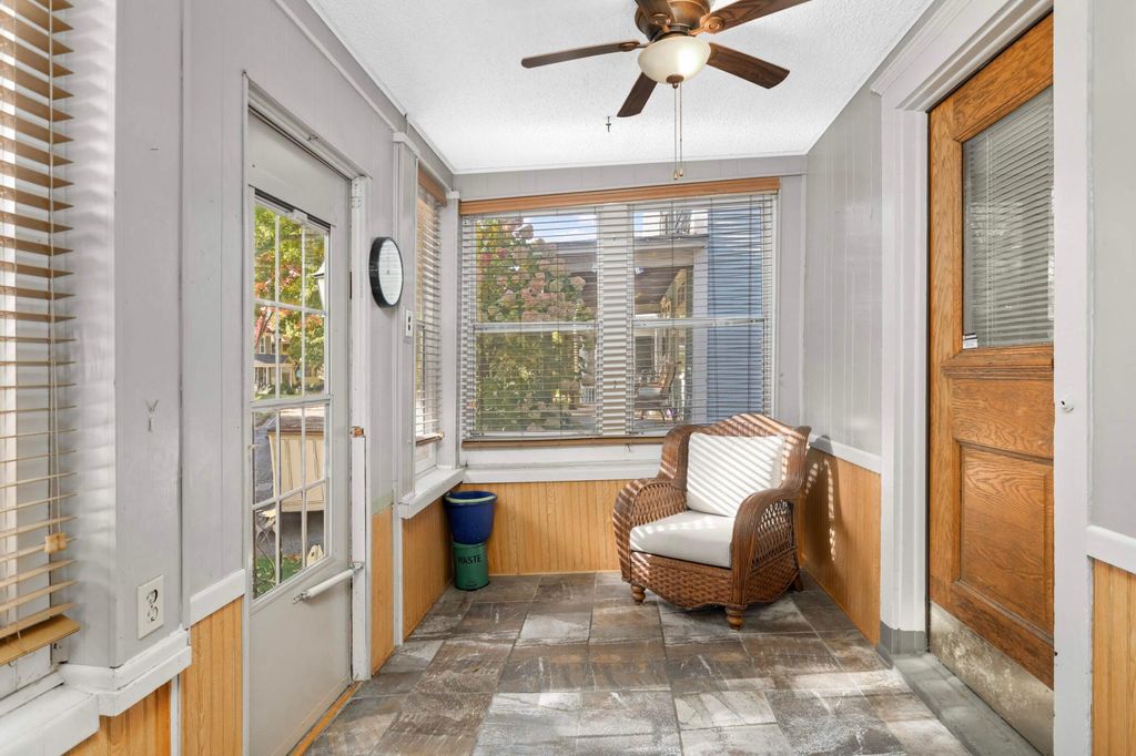 Photo of 1069 Laurel Avenue, Saint Paul, MN 55104 (MLS # 7025627)