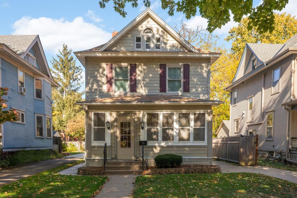 Photo of 1069 Laurel Avenue, Saint Paul, MN 55104 (MLS # 7025627)