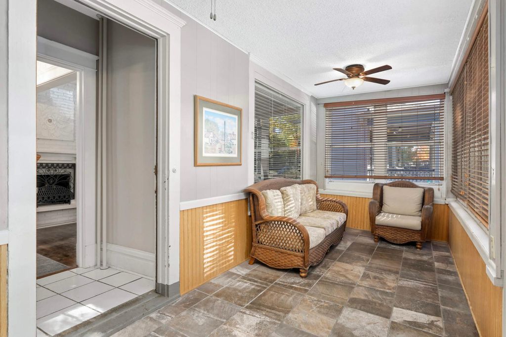 Photo of 1069 Laurel Avenue, Saint Paul, MN 55104 (MLS # 7025627)