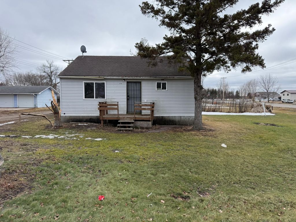 Photo of 516 W Minnesota Avenue, Mahnomen, MN 56557 (MLS # 7034668)