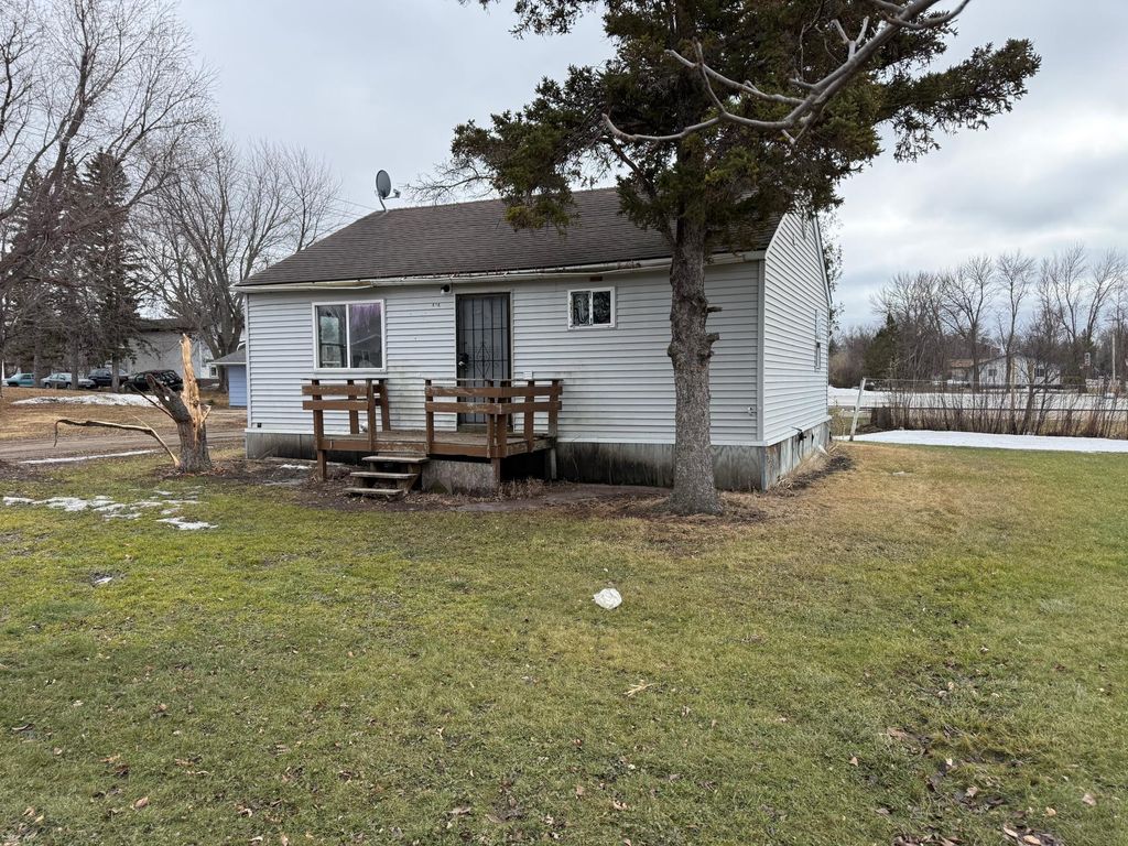 Photo of 516 W Minnesota Avenue, Mahnomen, MN 56557 (MLS # 7034668)