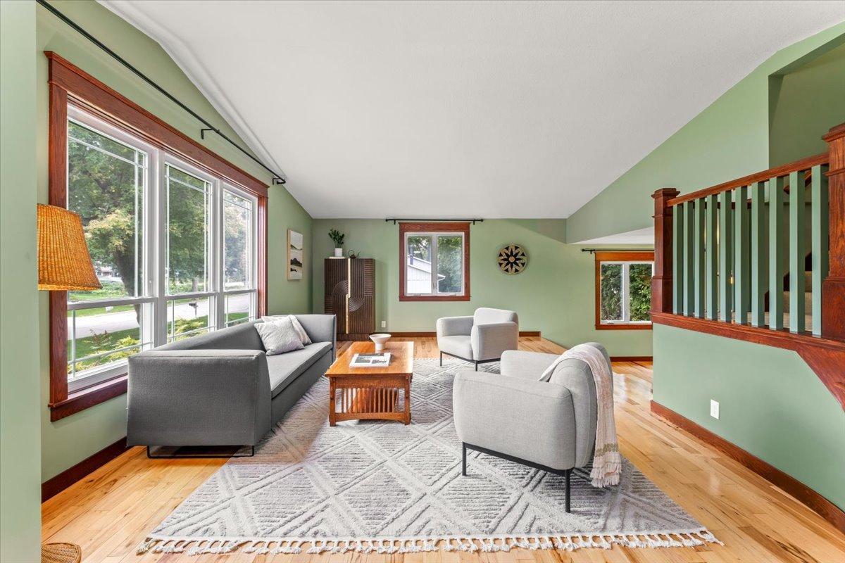 1075 Sherren Street W