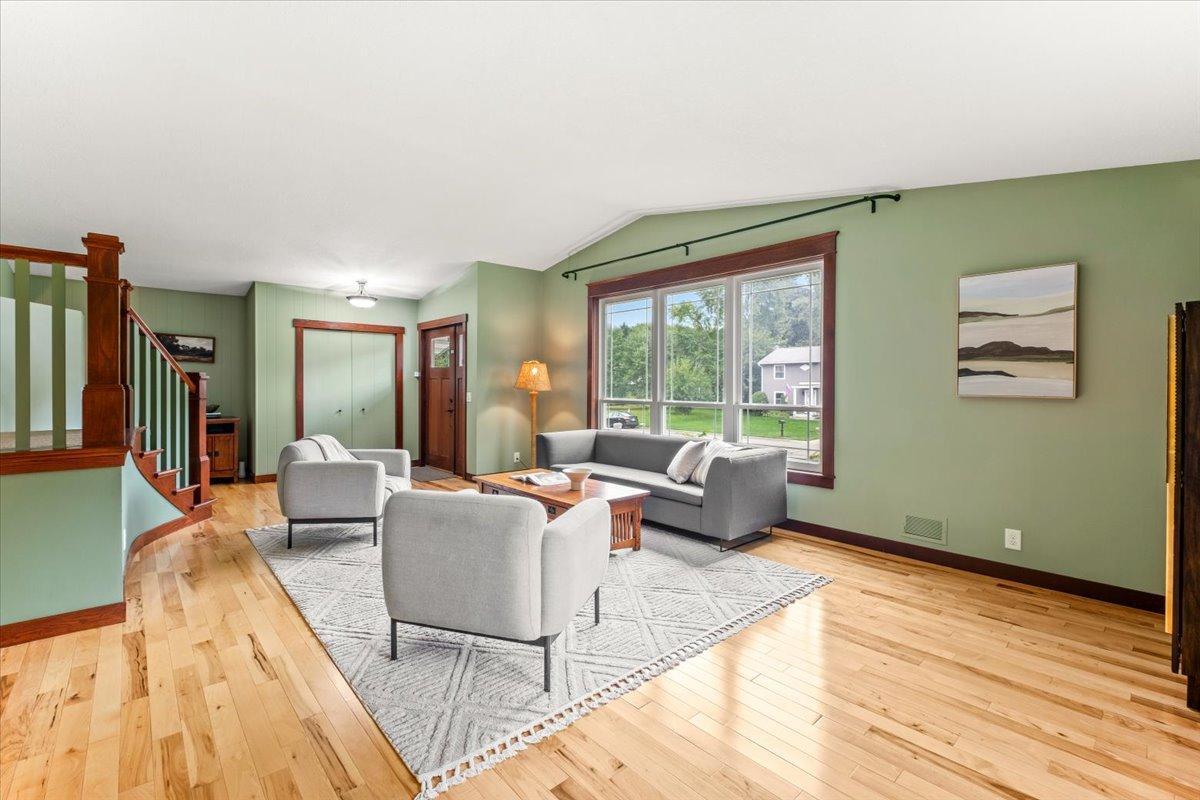 1075 Sherren Street W