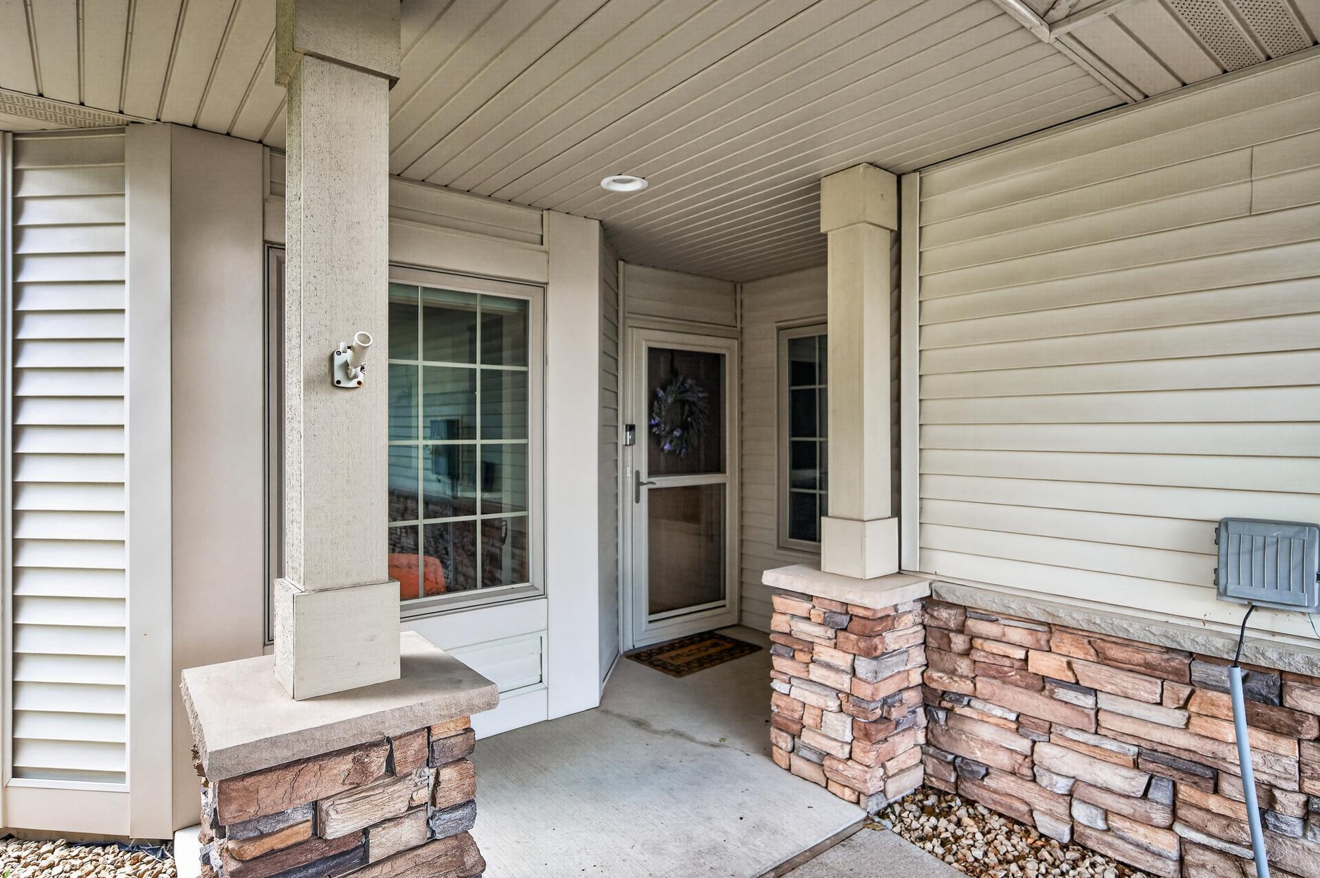 313 Summer Place E