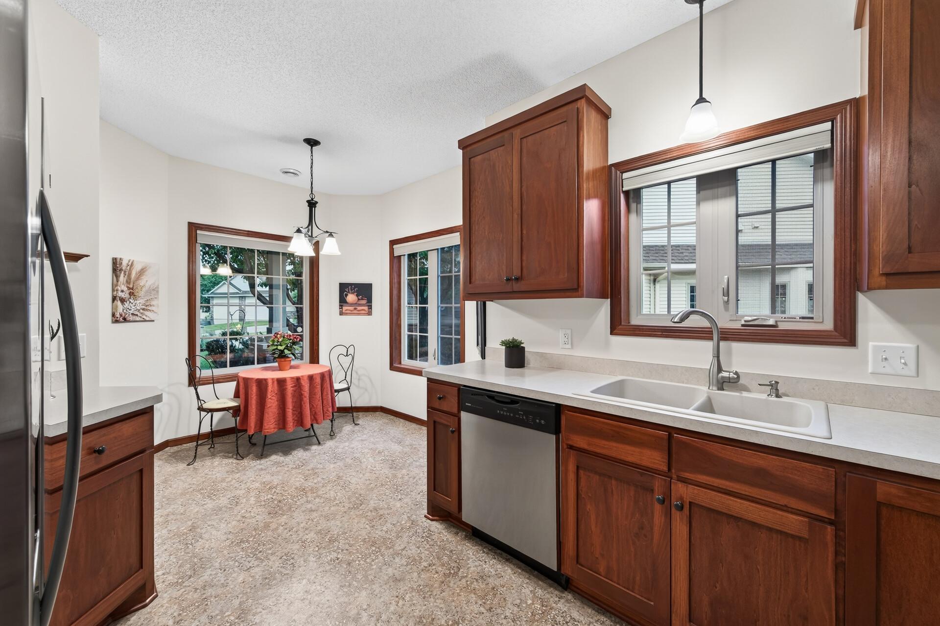 313 Summer Place E