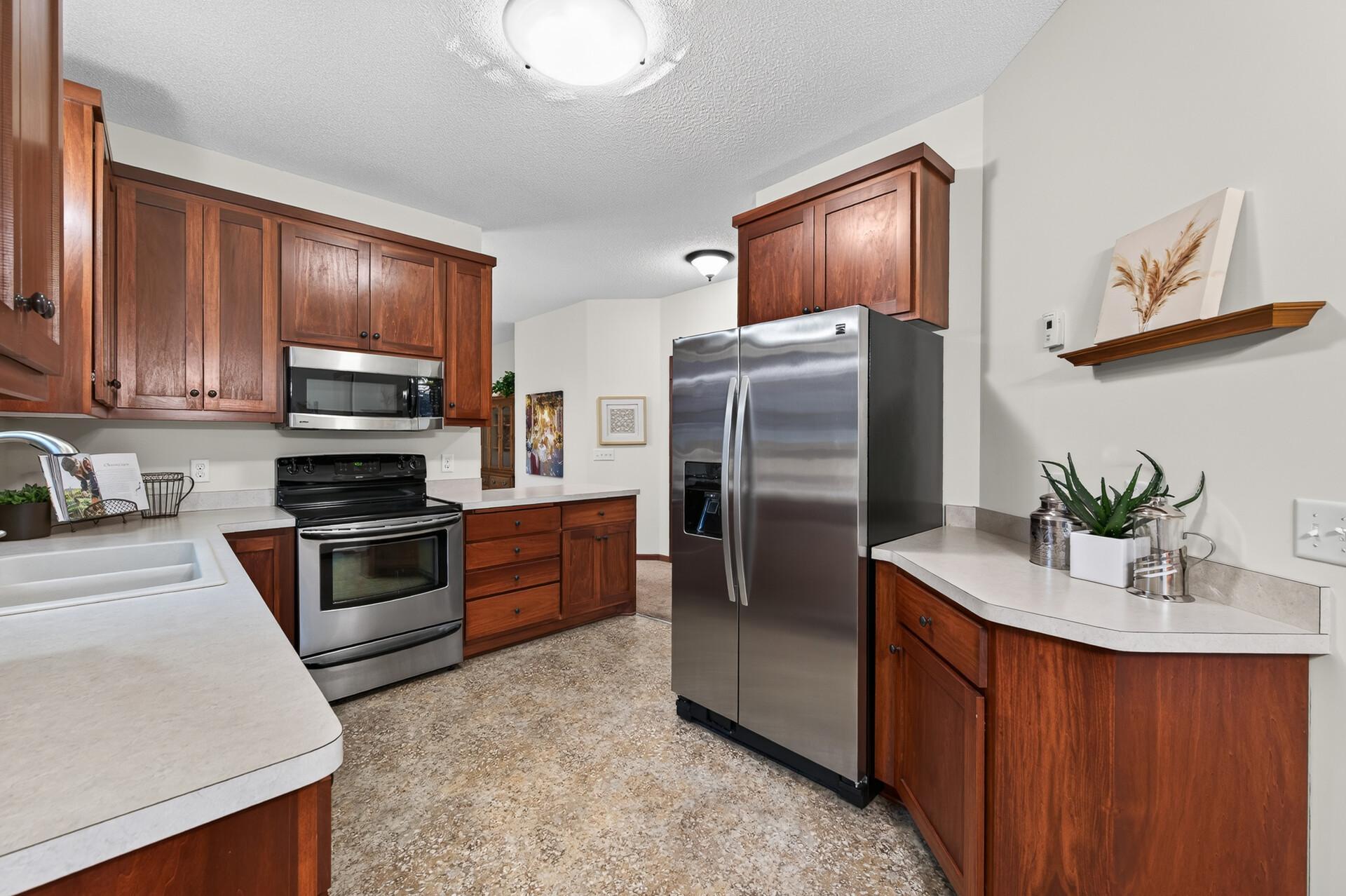 313 Summer Place E