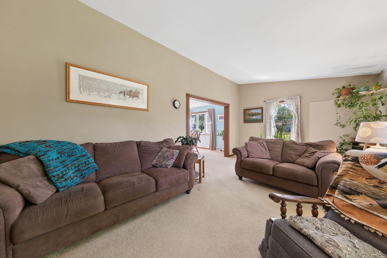 7181 Lakeview Drive