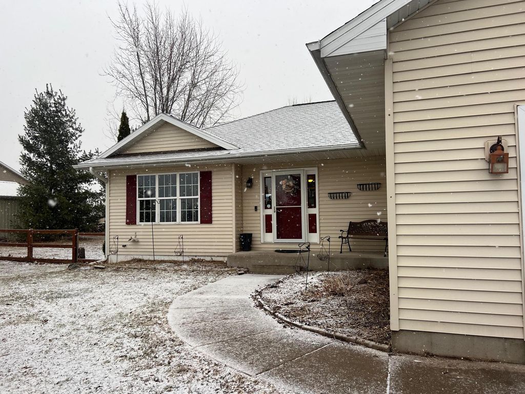 Photo of 875 161st Street, Hammond, WI 54015 (MLS # 7034356)