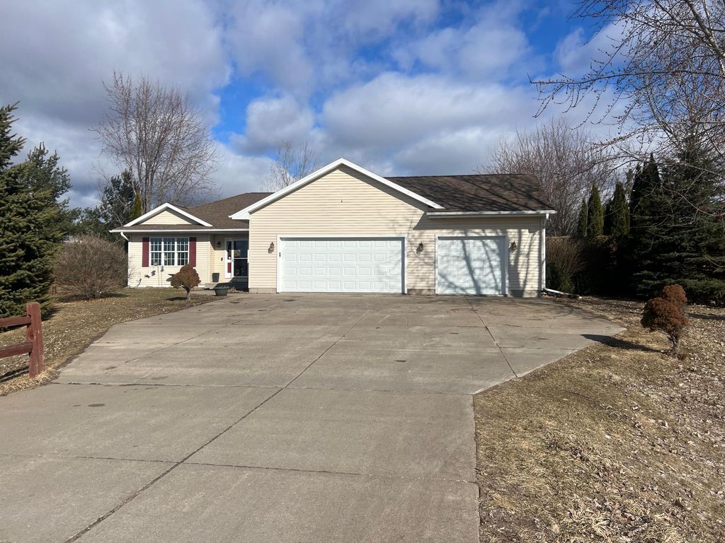 Photo of 875 161st Street, Hammond, WI 54015 (MLS # 7034356)