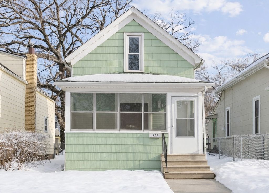Photo of 844 Howell Street N, Saint Paul, MN 55104 (MLS # 7001288)