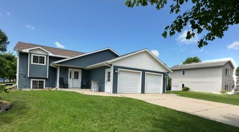 Photo of 1103 N 15th Street, Montevideo, MN 56265 (MLS # 7003043)