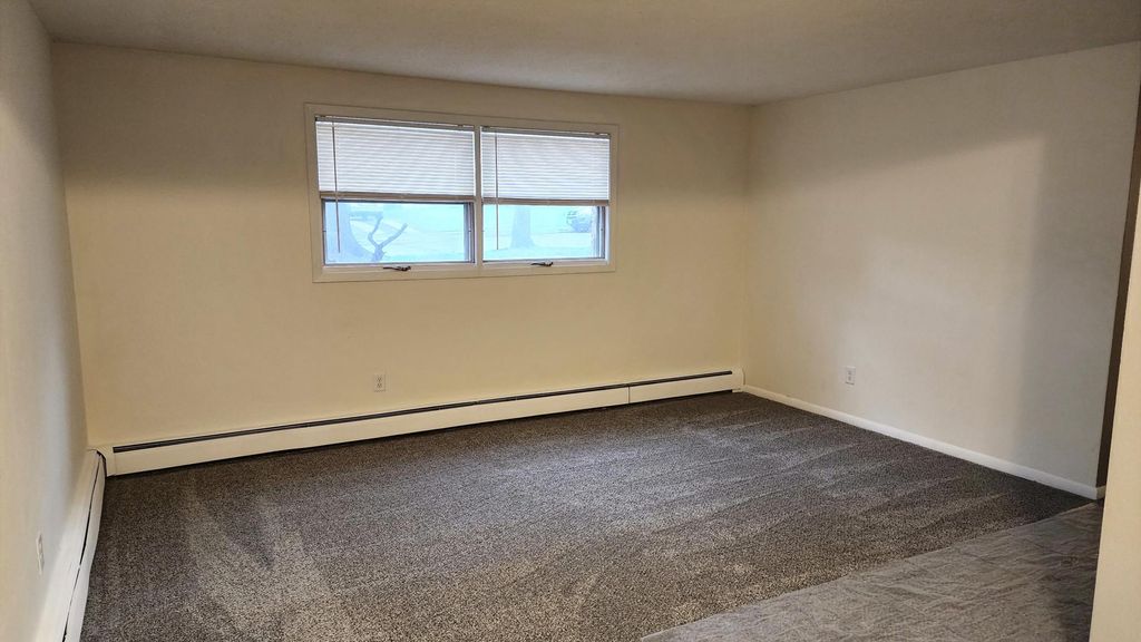 Photo of 1738 Hawthorne Avenue E, Saint Paul, MN 55106 (MLS # 7085234)