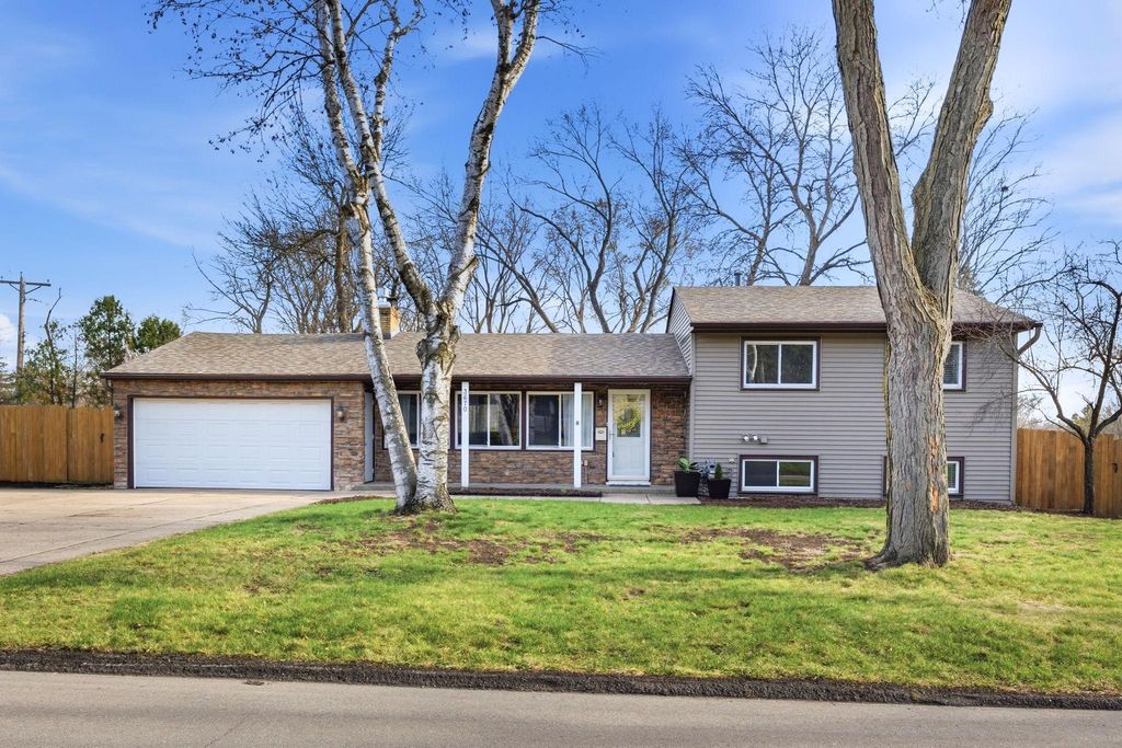 Photo of 3670 Robinwood Terrace, Minnetonka, MN 55305 (MLS # 7039889)
