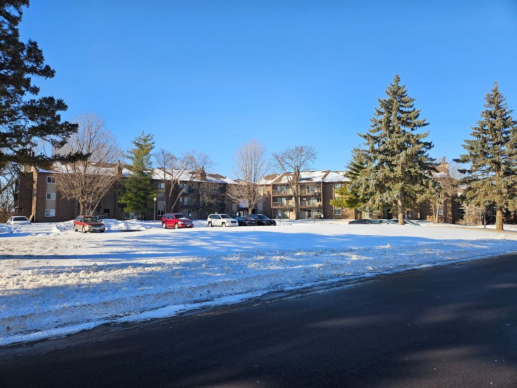 Photo of 3425 Golfview Drive #112, Eagan, MN 55123 (MLS # 7001473)
