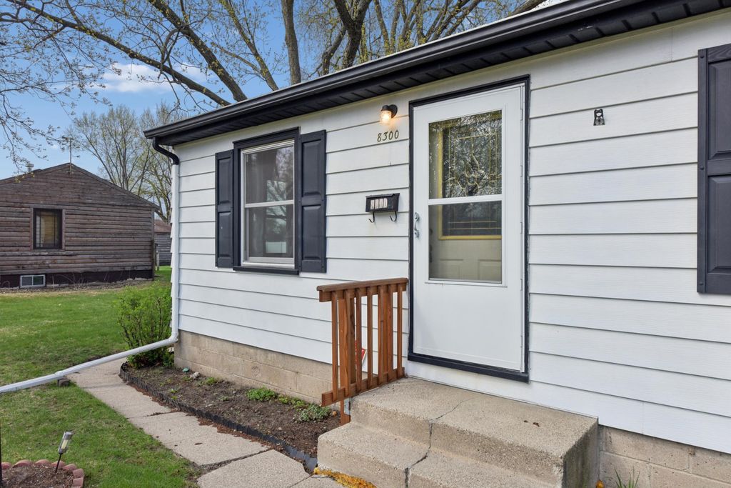 Photo of 8300 Clinton Avenue S, Bloomington, MN 55420 (MLS # 7048619)