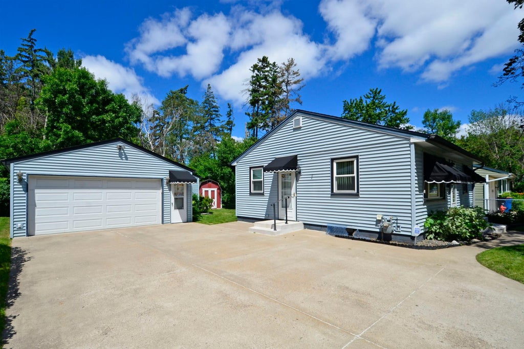 Photo of 4639 Colorado Avenue N, Crystal, MN 55422 (MLS # 7100483)