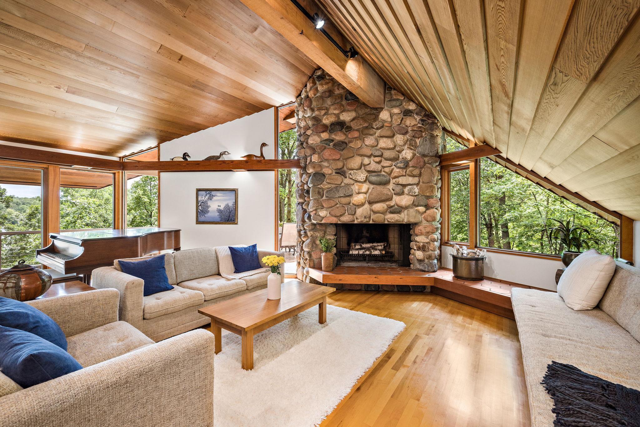 1680 Blackhawk Cove