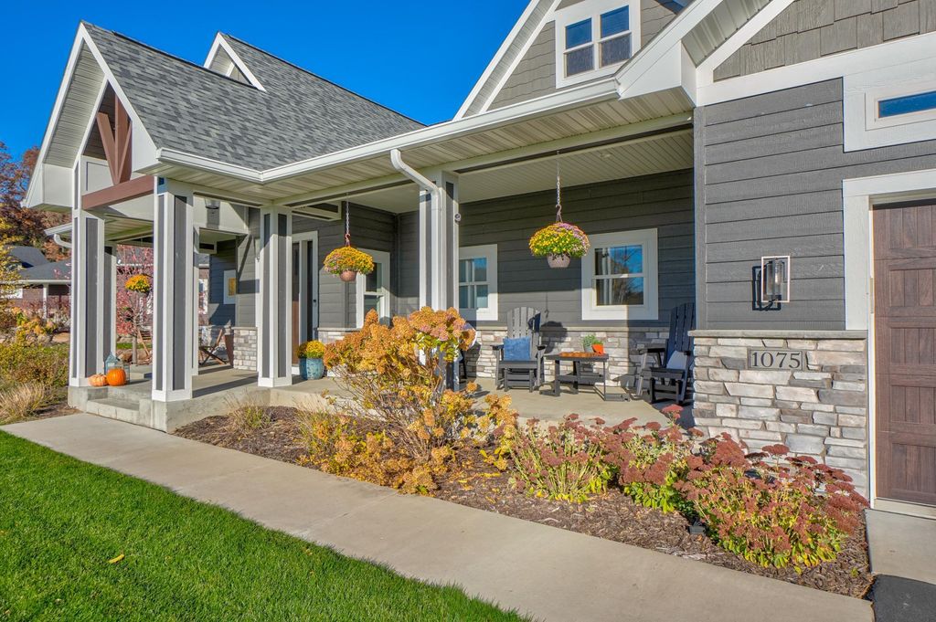 Photo of 1075 Autumn Oak Lane, Hudson, WI 54016 (MLS # 7010045)