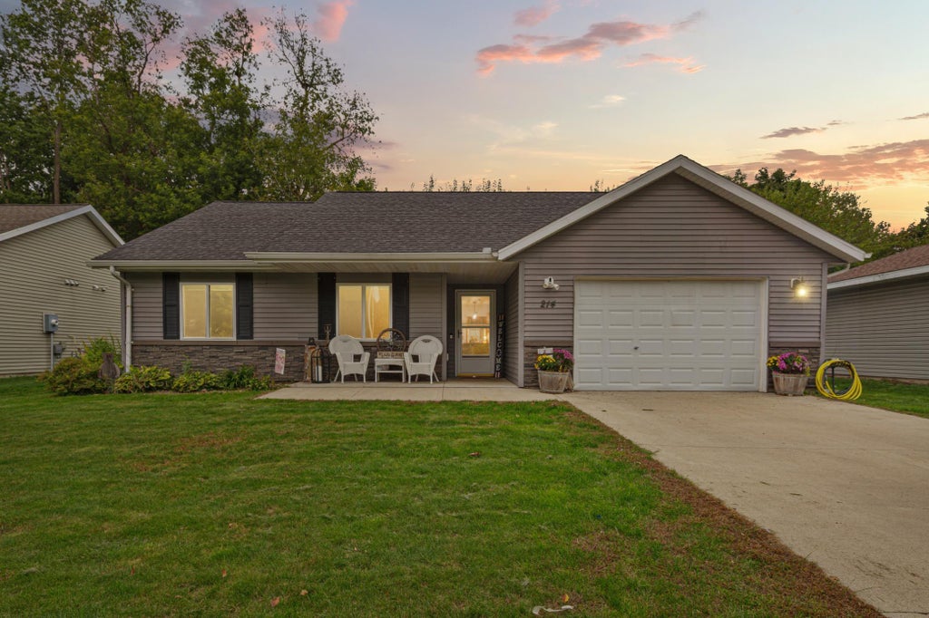 Photo of 214 Rogers Street, Mankato, MN 56001 (MLS # 7154897)