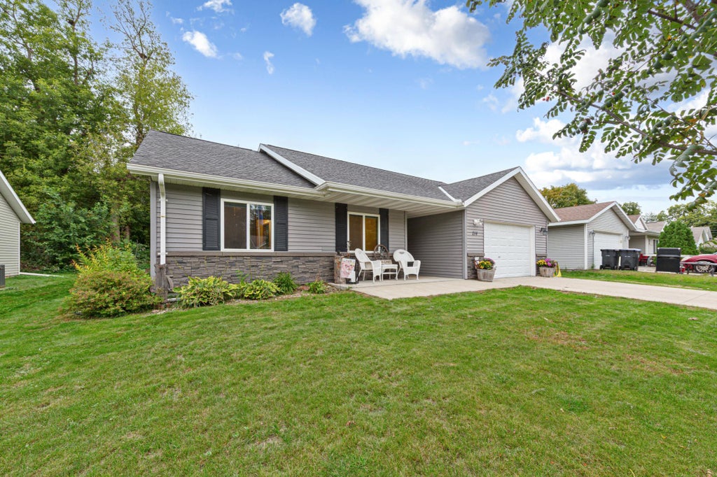Photo of 214 Rogers Street, Mankato, MN 56001 (MLS # 7154897)