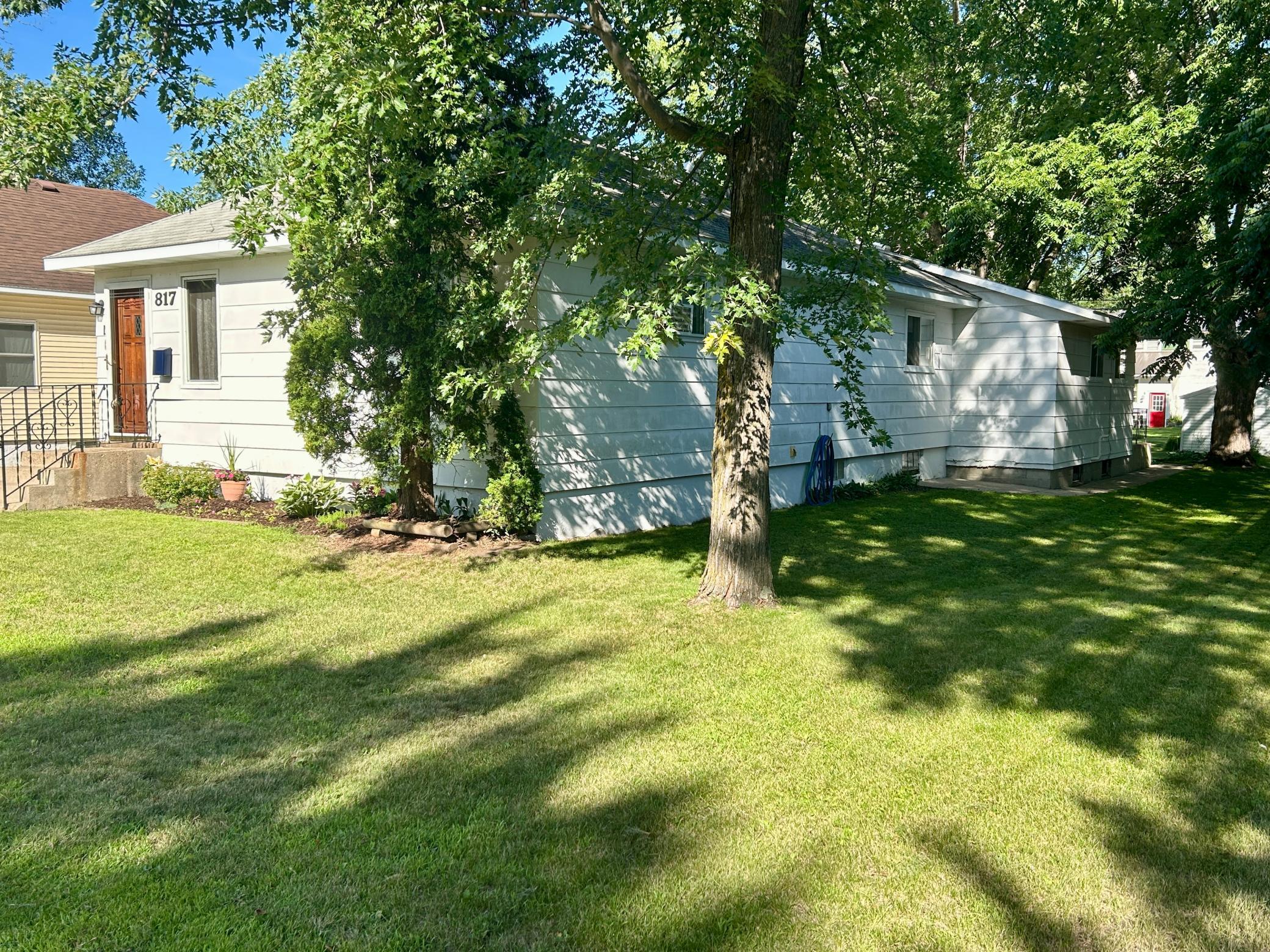 817 1st Street SW